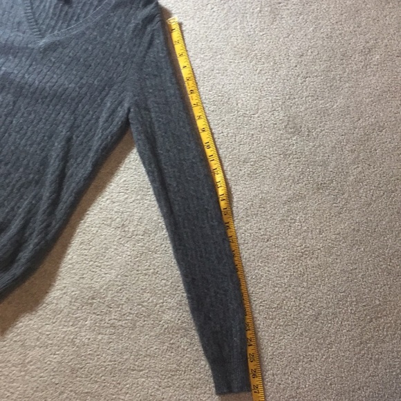 HOST PICK! Grayson and Dunn Grey 2-Ply 100% Cashmere Sweater, Size Large - Picture 6 of 7